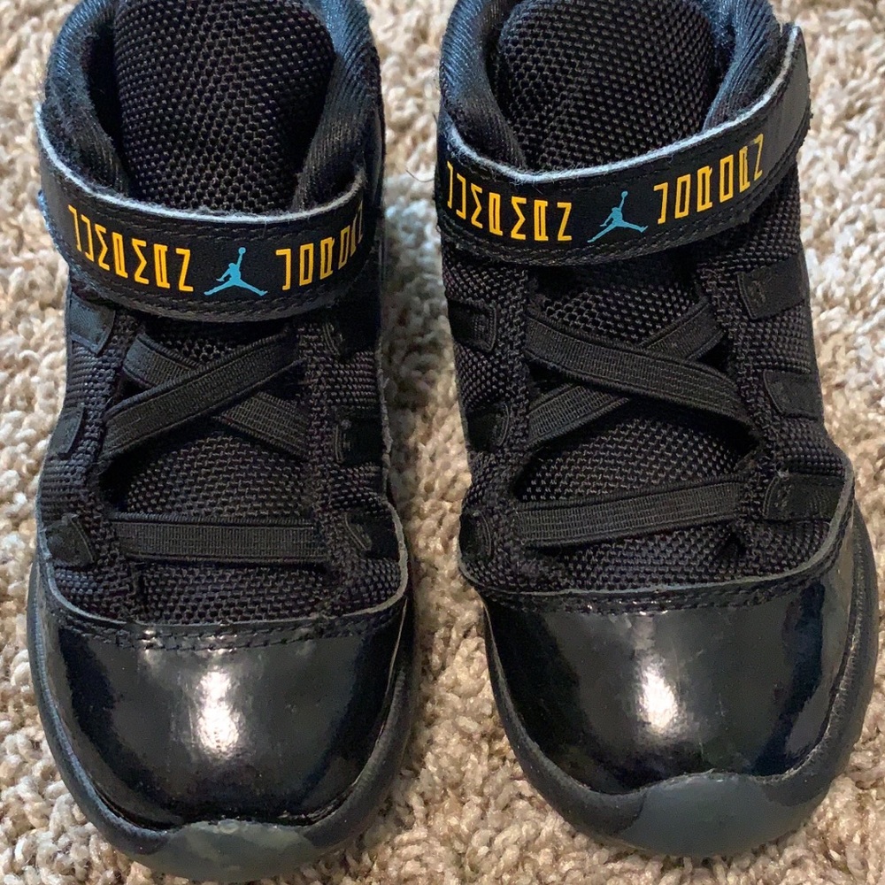 Size 9c Jordan’s Black GUC